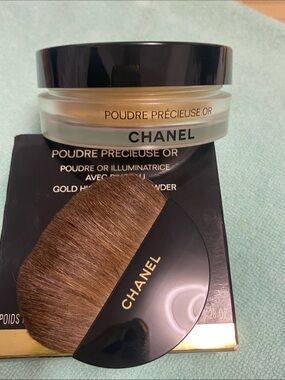 CHANEL Gold Illuminating Powder with Fan Brush in Black limited edition